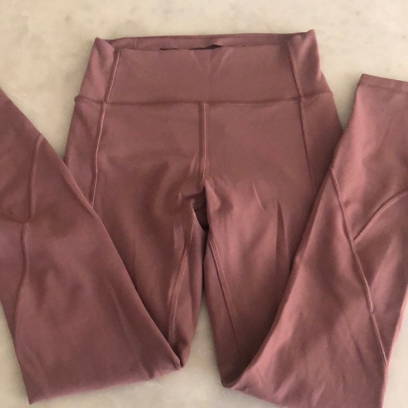 Lululemon leggings In movement size 4 - Picture 2 of 3